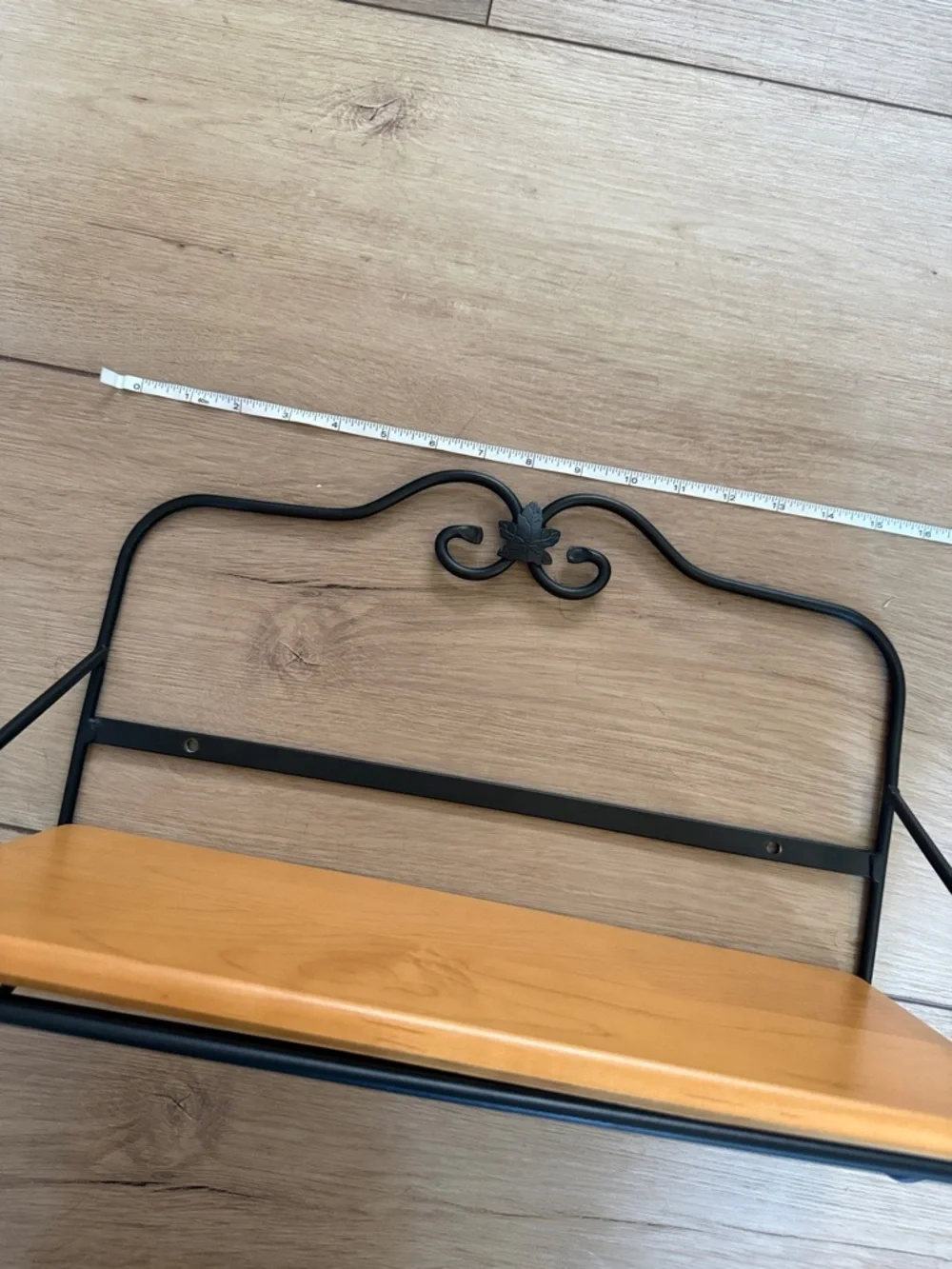 EUC RARE Longaberger Maple Leaf Wrought Iron Shelf with Wood Accent